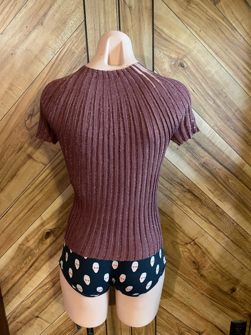 Anewsta Women’s Small Burgundy Ribbed Rhinestone Short Sleeve Knit Blouse - Picture 6 of 9